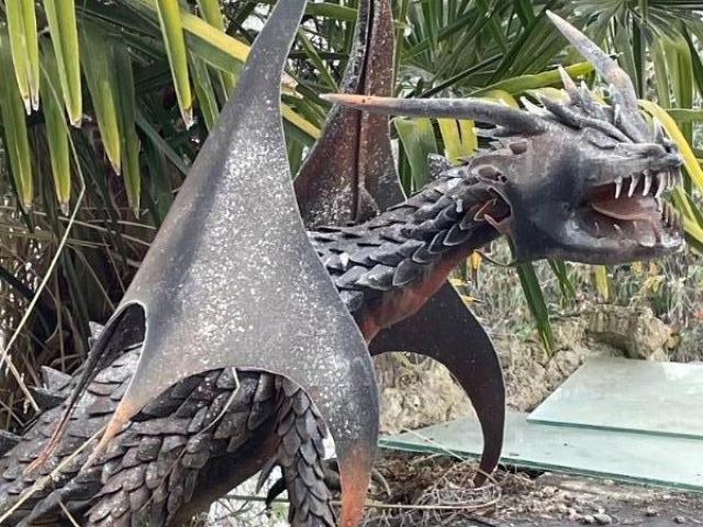 Création d'un dragon et d'un scorpion réalisé entièrement en métal