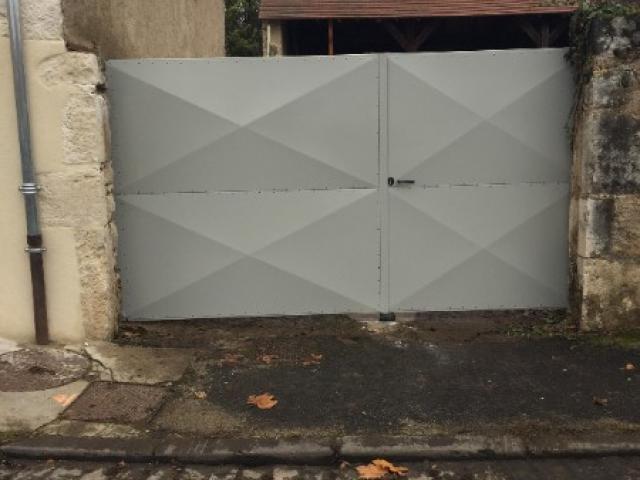 Création et installation d'un portail thermolaqué à Ebreuil 